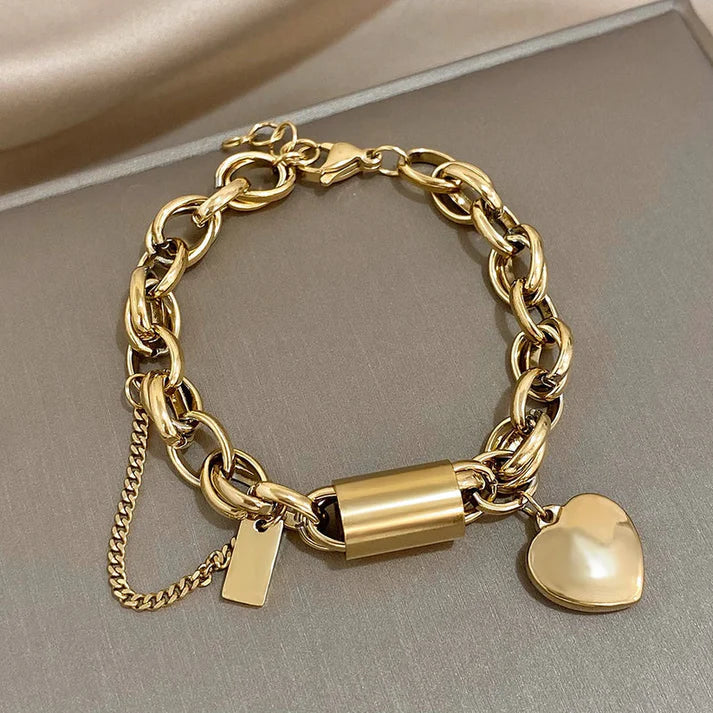 Pulsera gruesa con corazones | Oro