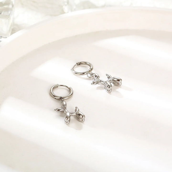 Pendientes de globos miniatura en forma de perro – Aros dorados con colgante de perro divertido